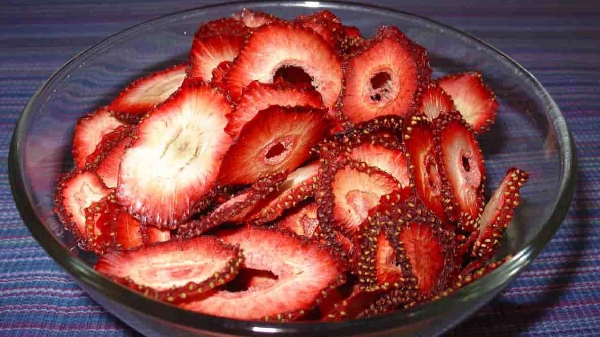 خواص توت فرنگی خشک